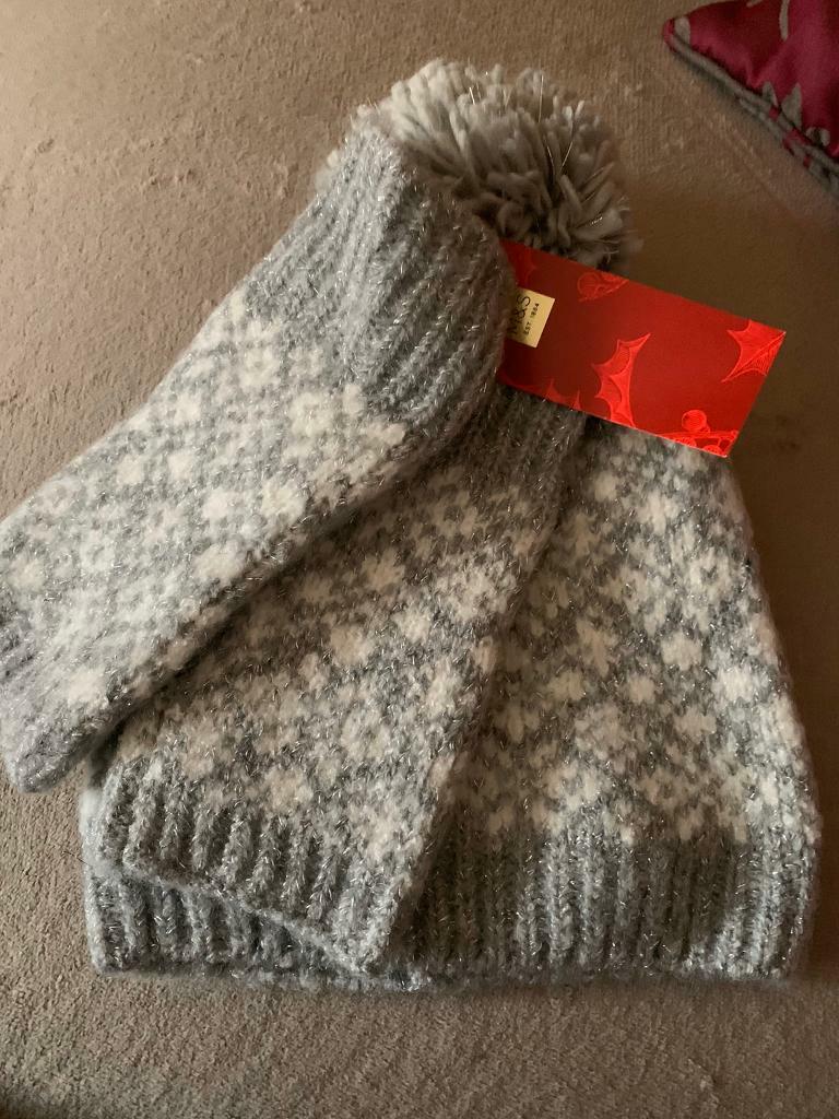 marks and spencer ladies bobble hat